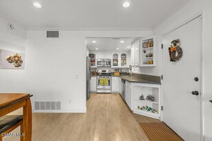 1340 E Hillcrest Dr in Thousand Oaks, CA - Building Photo