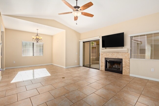 15050 N Thompson Peak Pkwy in Scottsdale, AZ - Foto de edificio - Building Photo