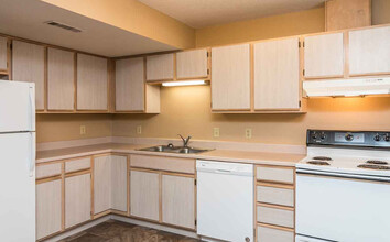 WestPointe Townhomes in Sioux Falls, SD - Building Photo - Building Photo