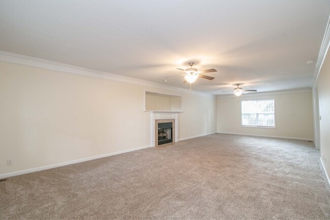 2498 Hattington Dr in Clarksville, TN - Building Photo - Building Photo