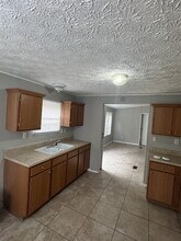 10817 Cozarts Chalet Dr in Gibsonton, FL - Building Photo - Building Photo