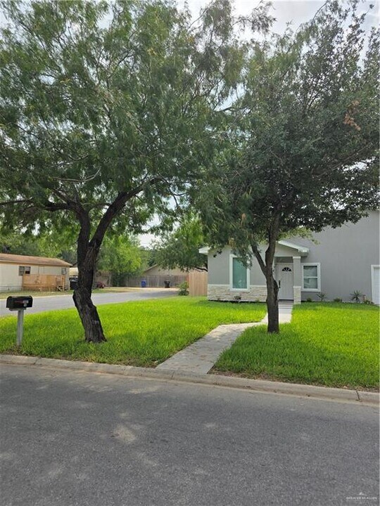 5801 N Main St in McAllen, TX - Building Photo