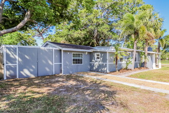 1976 McMullen Rd in Largo, FL - Building Photo - Building Photo