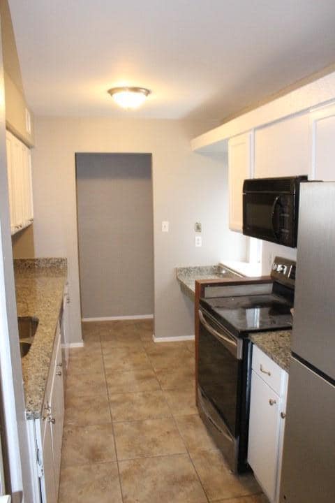 1604 Summer Creek Ct in Austin, TX - Building Photo - Building Photo