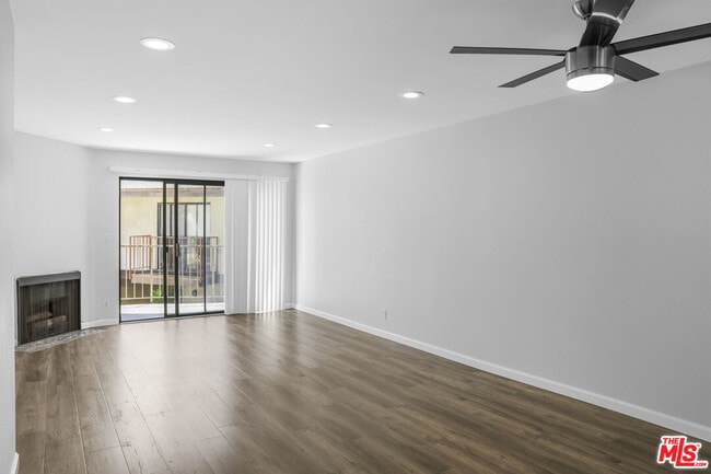 property at 620 W Hyde Park Blvd