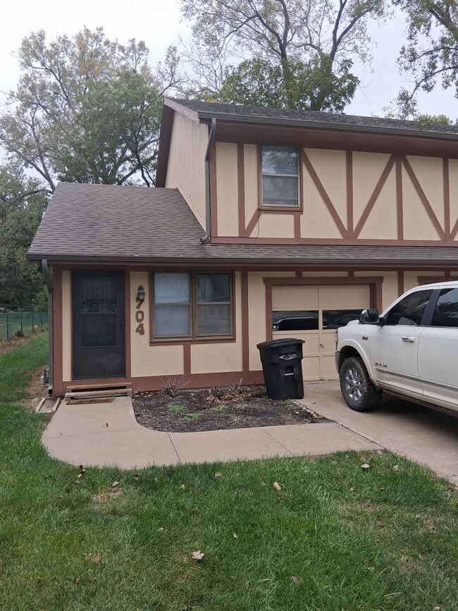 property at 704 S 40th St