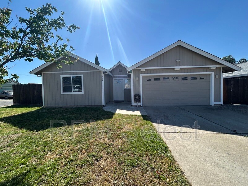 5349 Vichy Cir in Antelope, CA - Building Photo