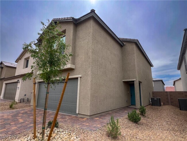 6053 Swift Lariat St in Las Vegas, NV - Building Photo - Building Photo