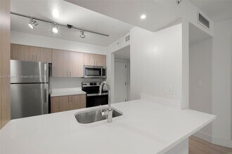 1756 N Bayshore Dr in Miami, FL - Building Photo - Building Photo