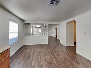 8027 Silver Grove in San Antonio, TX - Building Photo - Building Photo