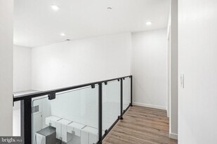 915 N Broad St in Philadelphia, PA - Building Photo