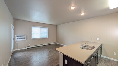 Pinecrest Apartment Homes in Fargo, ND - Foto de edificio - Building Photo