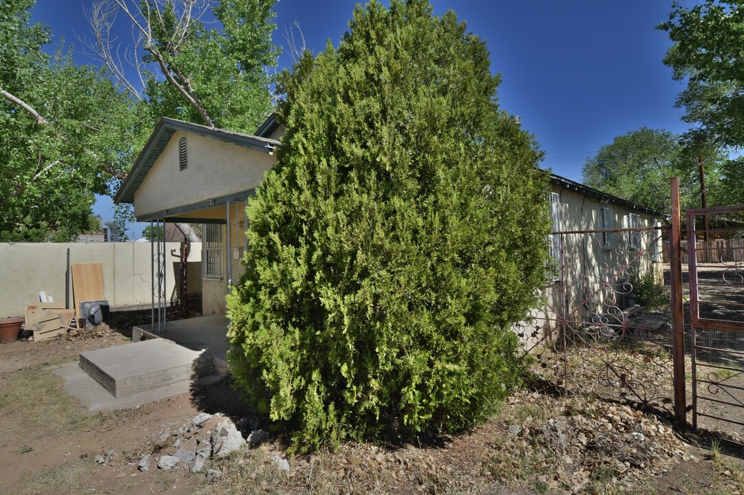 1303 Iron Ave SW in Albuquerque, NM - Building Photo