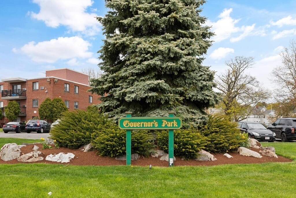 1000 Governors Dr in Winthrop, MA - Building Photo