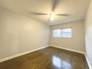 6947 S Jeffery Blvd, Unit 1A in Chicago, IL - Building Photo - Building Photo