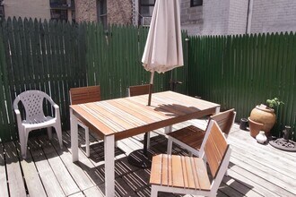 218 E 25th St in New York, NY - Building Photo - Building Photo