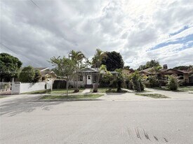 1350 SW 13th St in Miami, FL - Building Photo