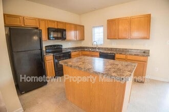 4121 Trabert Ct in Dover, PA - Foto de edificio - Building Photo