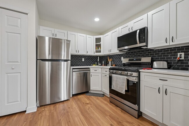 495 Witney Ct in North Brunswick, NJ - Building Photo - Building Photo