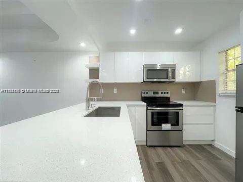 1245 Pennsylvania Ave in Miami Beach, FL - Building Photo