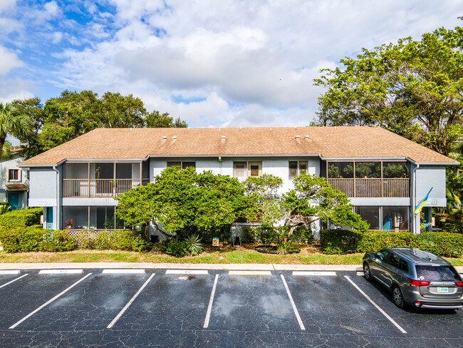 Lakeview Club in Oakland Park, FL - Foto de edificio - Building Photo