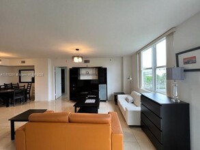 1555 N Treasure Dr in North Bay Village, FL - Building Photo - Building Photo