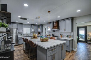 8325 E Granada Rd in Scottsdale, AZ - Building Photo