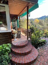 2697 S Fitch Mountain Rd in Healdsburg, CA - Foto de edificio - Building Photo