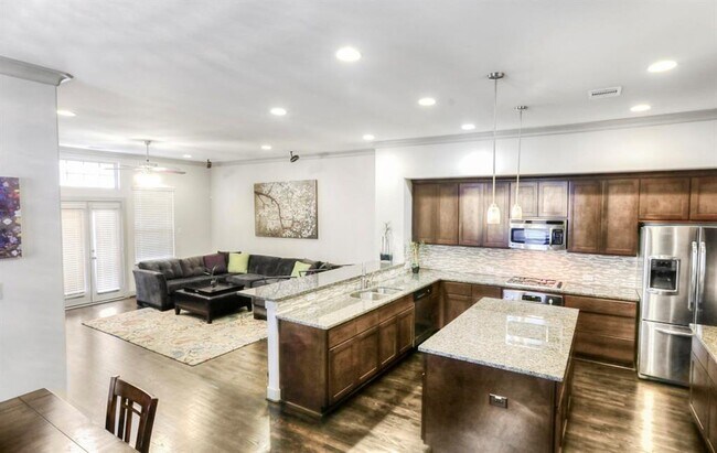 4247 Dickson St in Houston, TX - Building Photo - Building Photo