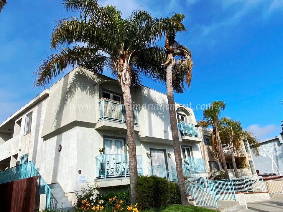 1037 5th St in Santa Monica, CA - Foto de edificio