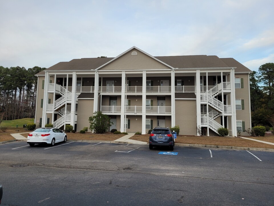 5834 Longwood Dr, Unit 302 in Murrells Inlet, SC - Foto de edificio