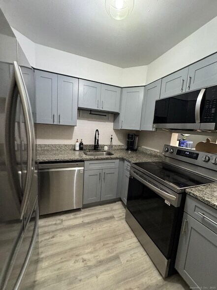 200 Woodmont Ave in Bridgeport, CT - Foto de edificio