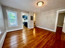 82 Florence St, Unit 2