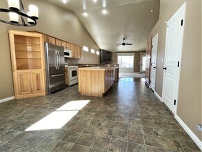715 S Trunnel Ave in Meridian, ID - Building Photo - Building Photo