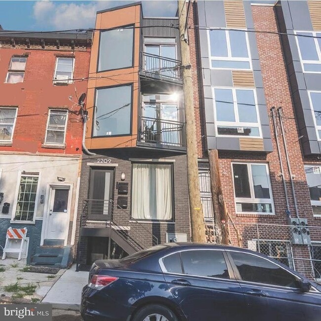 2209 N Franklin St in Philadelphia, PA - Foto de edificio - Building Photo