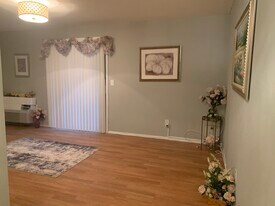 20 Delar Pkwy in Franklin Township, NJ - Building Photo