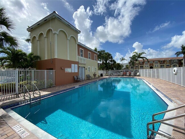 8899 NW 107 Ct in Doral, FL - Building Photo - Building Photo