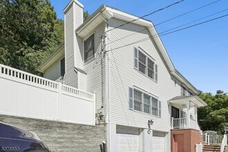 470 Rifle Camp Rd in Woodland Park, NJ - Building Photo - Building Photo