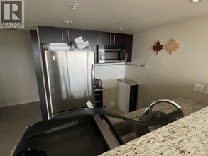 8288 Lansdowne Rd in Richmond, BC - Building Photo - Building Photo