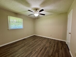 129 Ballard Dr in Dallas, NC - Building Photo - Building Photo