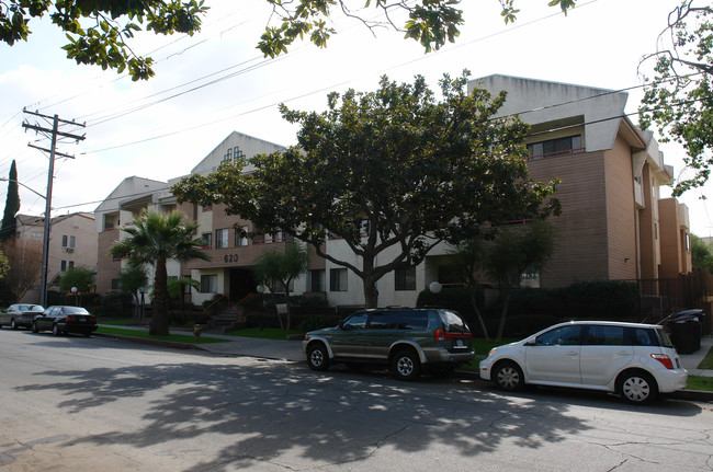 620 E Elk Ave in Glendale, CA - Foto de edificio - Building Photo