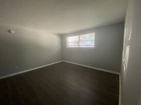 1728 Chester Rd Apartments in Shively, KY - Building Photo