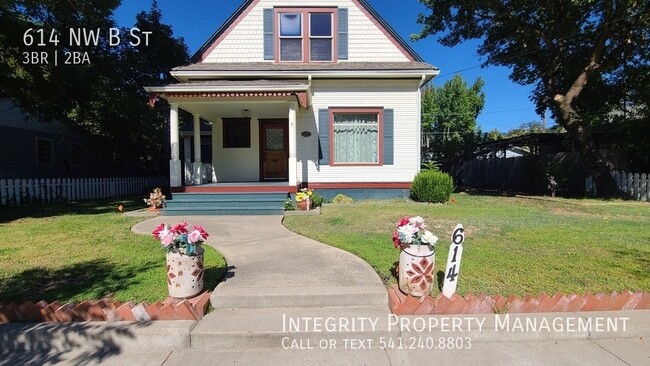 614 NW B St in Grants Pass, OR - Building Photo - Building Photo