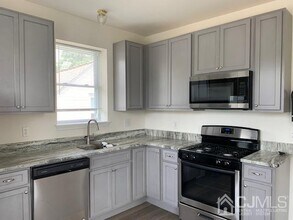 200 Freeman St in Woodbridge Township, NJ - Building Photo - Building Photo