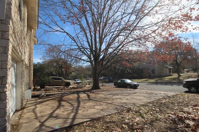 808 Angleton Cove in Austin, TX - Foto de edificio - Building Photo