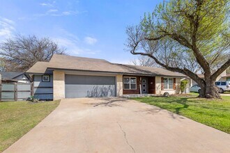 3104 Candlelight Ct in Austin, TX - Building Photo - Building Photo