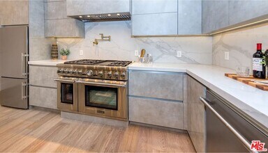 1637 S Sherbourne Dr in Los Angeles, CA - Building Photo - Building Photo