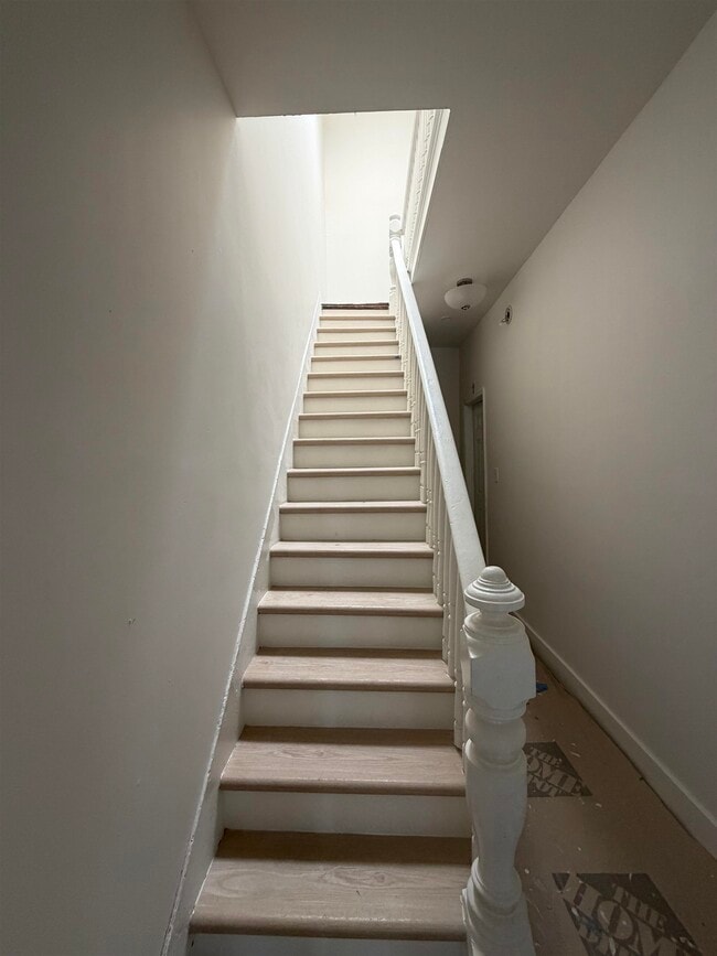 132 Bayview Ave in Jersey City, NJ - Building Photo - Building Photo