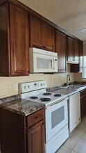 242 N Brevard Ave in Cocoa Beach, FL - Foto de edificio - Building Photo