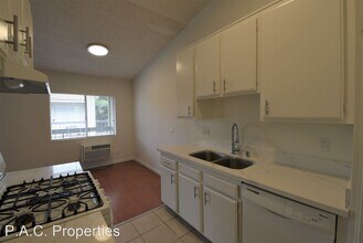 13846 Sherman Way in Los Angeles, CA - Building Photo - Building Photo